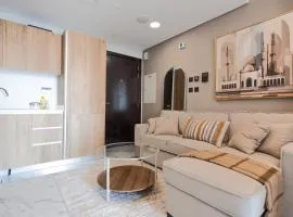 Walk to the Mall! Stylish 1 BR Retreat Maryah