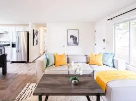 Beautiful Light-filled Farmhouse w swing & slide