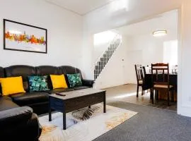 Kingsholm House on the Rainbow Street-4 Bedroom-Sleeps 8