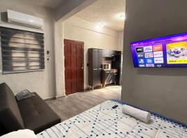 Estudios Hotel Colonial，位于埃斯卡塞加的酒店