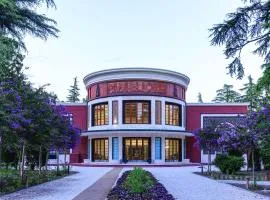 Elegant 2-Suite Residence, near the Thermal Baths