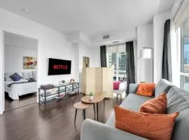 Lake View Condo in the Heart of Downtown Sleeps 11 - Right beside Rogers Centre