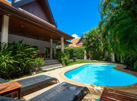 Romanee Villa by G Estate，位于拉威海滩的乡间豪华旅馆
