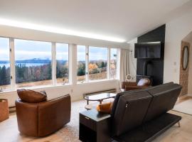 Cozy Studio, Snowmobile Lake Access & 5min to Downtown，位于兰奇利的酒店