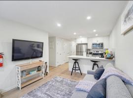 Luxury brand new 1 Bedroom Townhome，位于Calgary的酒店