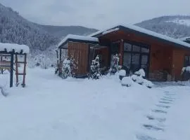 Casuta de sub stanca Apuseni,hot tub inclus