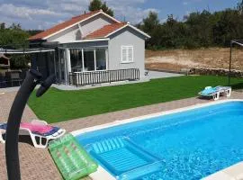 Nane Garden house with heated pool