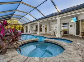Gorgeous waterfront home with electric heated pool & spa - Villa Soleil