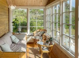 Authentic Wooden House By The North Sea，位于Agger的酒店