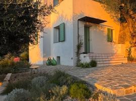 Mediterranean Retreat With Sea View In Seborga，位于塞博尔加的酒店