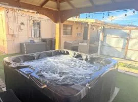 Mins from the UofA & Downtown 4BR 2BA Entire Home