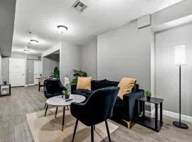 Modern 2BR, King Suite and Free Parking, 30min to NYC