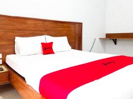 RedDoorz Plus Syariah at Umyas Hotel near Terminal Anjuk Ladang Nganjuk，位于Nganjuk的酒店