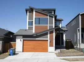 Scenic Cochrane Family Home