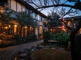 丽江懒人部落雪山观景客栈，位于白沙的酒店