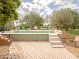 Provençal Farmhouse In Preserved Natural Setting