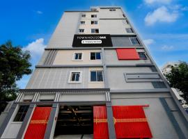 Super Townhouse Oak Premier Raidurg Biodiversity Park，位于Madhapur的酒店