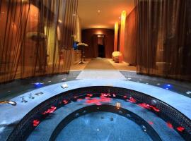 天月人文休闲汽车旅馆 ，位于台中市的带按摩浴缸的酒店