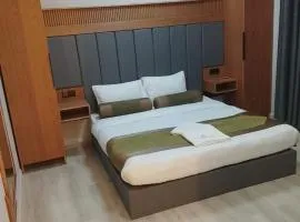 Coral Bay King Studio