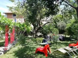 Beautiful apartment in Provençal residence with garden and WiFi