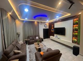 Achimota Luxe Haven Luxury 3BR All Ensuite，位于阿克拉的低价酒店