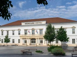 Mercure Szekesfehervar Magyar Kiraly，位于塞克希费黑瓦尔的带停车场的酒店
