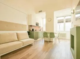 Apt 2 min from station and lake with WiFi and AC