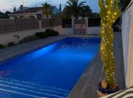 BENJAMAR-Piscina privada, aire acondicionado , pàrquing , a 100 metros de la playa