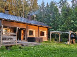 Authentic Finnish Lakeside Cottage，位于Lusila的酒店