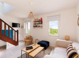 Charmante maison en pleine campagne vue estuaire，位于Pleudaniel的酒店