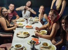 Neev Beach View Goa，位于安君纳的酒店