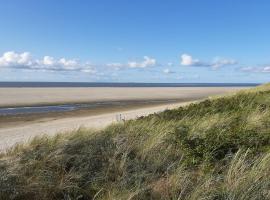 Nordsee Gulfhof 2 mit Garten Dornum 60 qm，位于多尔努姆的酒店