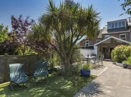 Shipwrights, 11 Coronation Road