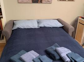 Koselig liten leilighet nær skog, strand og OCC - Sandefjord，位于桑讷菲尤尔的酒店