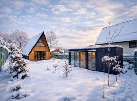 Cozy A-Frame Ayda，位于科马尔尼克的酒店