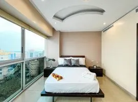 Luxury 2BR River View Apartment Pool, Gym & Jacuzzi