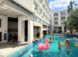 Lub d Phuket Patong - Near Patong Beach & Vibrant Social Vibe，位于芭东海滩的青旅
