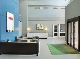 伦敦假日套房酒店