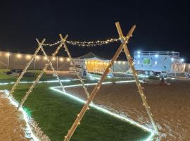 dubai camp，位于&lsquo;Ūd al Bayḑāʼ的带停车场的酒店