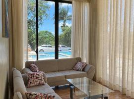 Las Indgenas 6BR Pool Jacuzzi Gazebo，位于Imbert的酒店