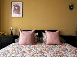 Extralarge Queen Room in the Heart of Bratislava with balcony