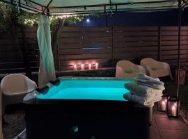 AgliChalet Erbe Montane-Vasca idromassaggio con parcheggio privato e colonnina ricarica auto elettrica con supplemento，位于多莫多索拉的木屋