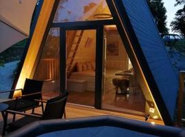 NEW! Glamping House with new hot tub and sauna- Hisa oddiha UPDATED DECEMBER 2025，位于斯玛杰克托莱塞的酒店