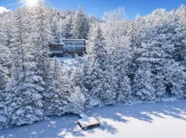 4-BR Villa on the Lake with hot tub near Tremblant