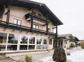 Gasthof Zum Dorfwirt，位于Fridolfing的酒店