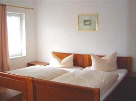 Hotel & Restaurant Zum grünen Garten (ehem.Zum Forsthof Blechernkrug)，位于滨湖克拉科的酒店