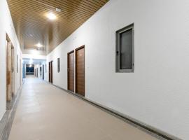 Hotel O C3 Celebration City Centre，位于Bodakdev的酒店