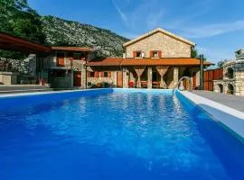 Holiday home in Drivenik 39096