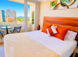 DEPARTAMENTO ACOGEDOR Y TRANQUILO en Chillán Centro, full equipado, ideal para descansar, Wifi y Estacionamiento，位于奇廉的酒店