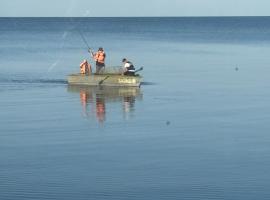 Peipsi Talu Fisherman's apartment 1st line, Lake，位于Rootsiküla的酒店